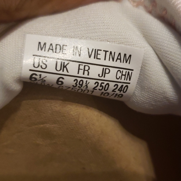 Rare Adidas NMD R1 White/Pink/Black NWT - Picture 14 of 16